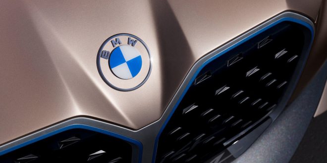 BMW odhalilo přepracované logo